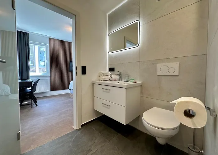 Emilia Hotel *