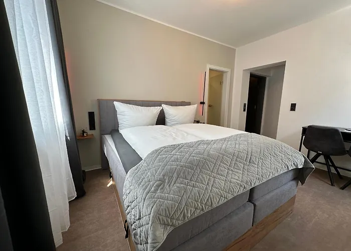 Emilia Hotel *